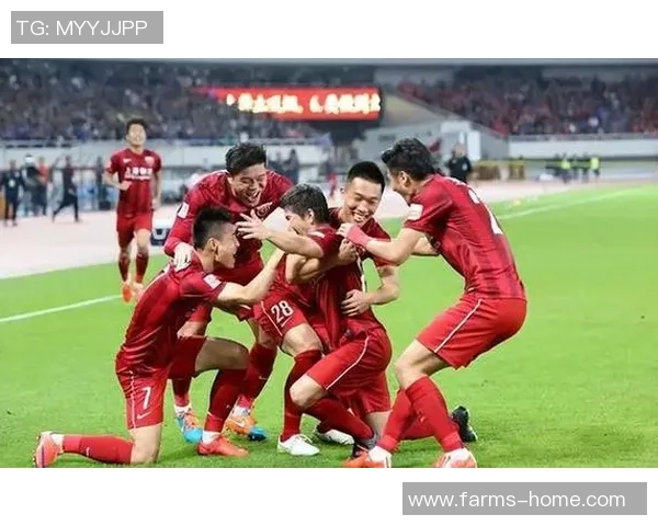 恒大与上港激战正酣9月12日中超焦点战役引发球迷热议